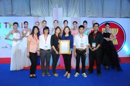 ทีมนักออกแบบรุ่นใหม่จาก IE คว้ารางวัลชนะเลิศ ในงาน Thailand Young Designer Award 2016
