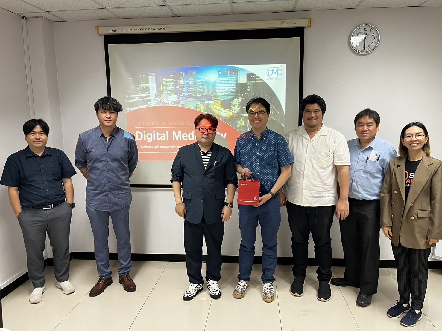 บริษัท DMC Conet ในประเทศไทย ขอเข้าพบผู้บริหารคณะวิศวกรรมศาสตร์ เพื่อหารือความร่วมมือกันระหว่างคณะวิศวกรรมศาสตร์ มหาวิทยาลัยนเรศวร และบริษัท DMC Conet