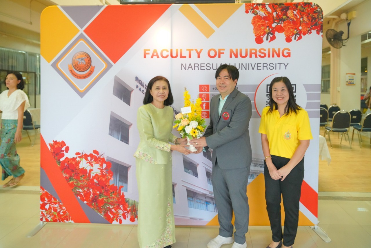 คณะวิศวกรรมศาสตร์ โดยผู้ช่วยศาสตราจารย์ ดร.อนันต์ชัย อยู่แก้ว รองคณบดีฝ่ายวิจัยและพัฒนา ร่วมเป็นเกียรติและแสดงความยินดีในวันสถาปนาคณะพยาบาลศาสตร์ 