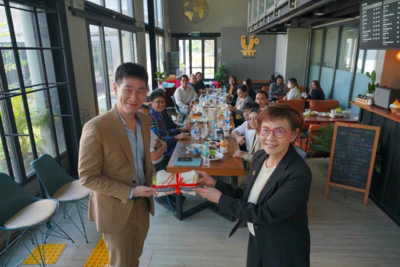  ผู้ช่วยศาสตราจารย์ ดร.กำพล ทรัพย์สมบูรณ์   คณบดีคณะวิศวกรรมศาสตร์ และผู้บริหารคณะ ให้การต้อนรับและเป็นเจ้าภาพในจัดการประชุมหารือความร่วมมือทางด้านงานวิจัยและนวัตกรรม  ระหว่าง มหาวิทยาลัยนเรศวร กับสถานเอกอัครราชทูตอังกฤษและโครงการวิทยาศาสตร์ บริติช เคานซิล ในวันที่ 15 มกราคม 2567 เวลา 10.30 – 13.00 น.  ณ คณะวิศวกรรมศาสตร์ มหาวิทยาลัยนเรศวร