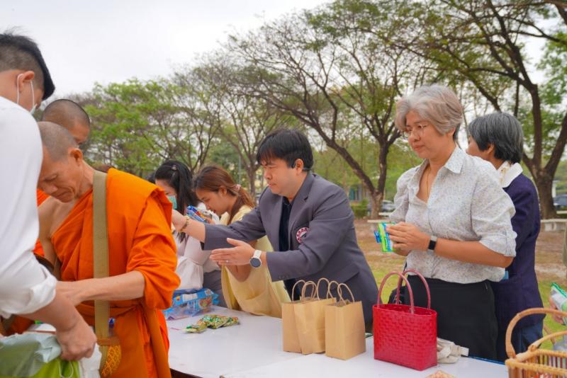 คณะวิศวกรรมศาสตร์ โดยผู้ช่วยศาสตราจารย์ ดร.อนันต์ชัย   อยู่แก้ว  รองคณบดีฝ่ายวิจัยและพัฒนา  ร่วมเป็นเกียรติในพิธีทำบุญอุทิศส่วนกุศลให้แก่สัตว์ทดลอง ประจำปี 2567