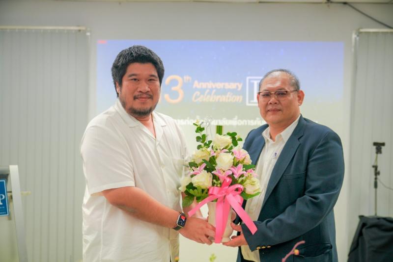 คณะวิศวกรรมศาสตร์โดยผู้ช่วยศาสตราจารย์ ดร.กรกฎ  นุสิทธิ์ รองคณบดีฝ่ายบริหาร  ร่วมเป็นเกียรติและแสดงความยินดีเนื่องในวันสถาปนาวิทยาลัยเพื่อการค้นคว้าระดับรากฐาน  ซึ่งมีการจัดเสวนาสาธารณะตอน “ครบรอบ 13 ปีการก่อตั้งวิทยาลัยเพื่อการค้นคว้าระดับรากฐาน” 