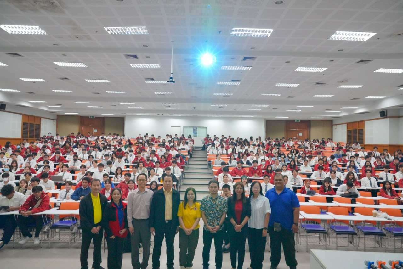 อาจารย์ภัคพงศ์ หอมเนียม  รองคณบดีฝ่ายกิจการนิสิต คณะวิศวกรรมศาสตร์ ให้เกียรติเป็นประธานในพิธีเปิดโครงการปฐมนิเทศนิสิตฝึกงาน ประจำภาคเรียนฤดูร้อน ปีการศึกษา 2567