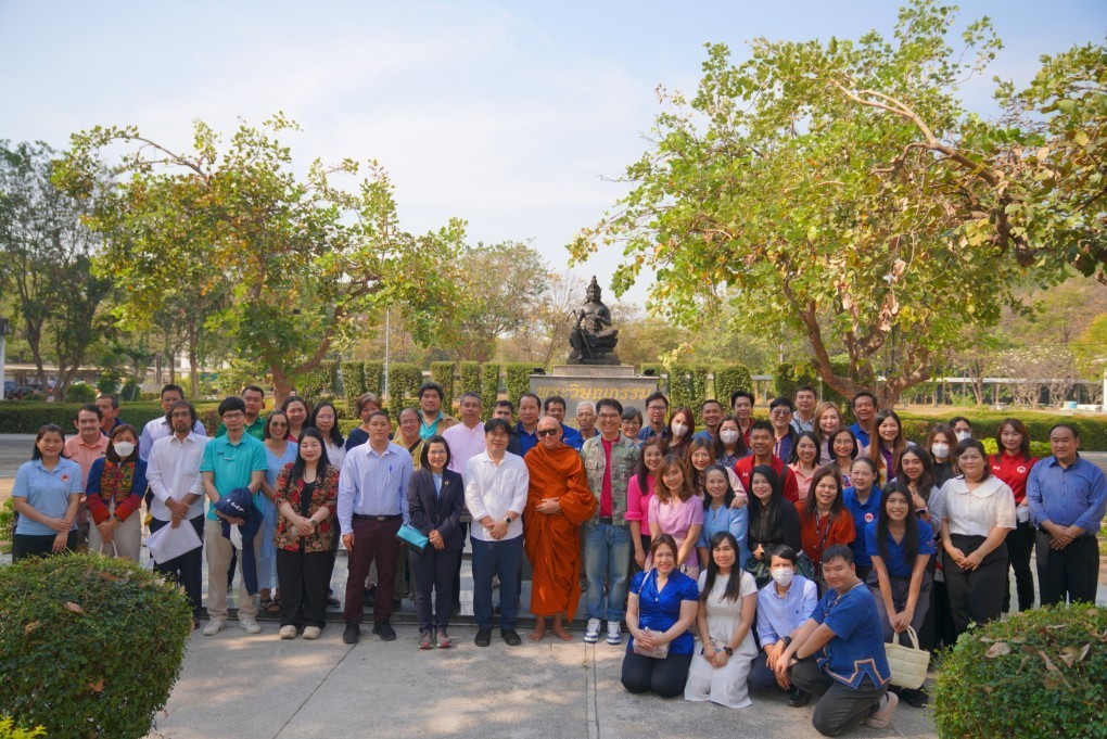คณะวิศวกรรมศาสตร์  โดยผู้ช่วยศาสตราจารย์ ดร.กำพล ทรัพย์สมบูรณ์ พร้อมด้วยคณะผู้บริหาร คณาจารย์ บุคลากร และนิสิตคณะวิศวกรรมศาสตร์ ร่วมทำบุญตักบาตร ข้าวสาร อาหารแห้ง เนื่องในวาระดิถีขึ้นปีใหม่ 2568