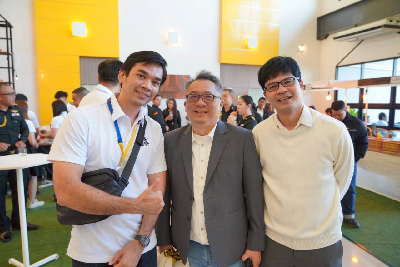 คณะวิศวกรรมศาสตร์  นำทีมโดย ผู้ช่วยศาสตราจารย์ ดร.อัครพันธ์ วงศ์กังแห หัวหน้าภาควิชาวิศวกรรมไฟฟ้าและคอมพิวเตอร์ ผู้แทนอธิการบดี มหาวิทยาลัยนเรศวร, ผู้ช่วยศาสตราจารย์ ดร.ปิยดนัย  ภาชนะพรรณ์ อาจารย์ภาควิชาวิศวกรรมไฟฟ้าและคอมพิวเตอร์, นางสาวอัมพรรัตน์ เหม็นแดง รักษาการในตำแหน่งหัวหน้าสำนักงานเลขานุการคณะวิศวกรรมศาสตร์ และเจ้าหน้าที่คณะวิศวกรรมศาสตร์ เข้าร่วมงานทำบุญครบรอบคล้ายวันสถาปนา 54 ปี ฝ่ายปฏิบัติการภาคเหนือ