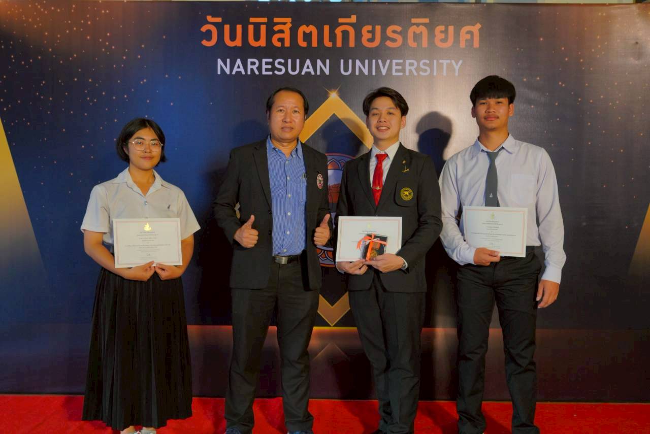 คณะวิศวกรรมศาสตร์ นำทีม โดย อาจารย์ภัคพงศ์ หอมเนียม รองคณบดีฝ่ายกิจการนิสิต พร้อมนิสิตที่ได้รับประกาศนียบัตรในแต่ละประเภท เข้าร่วมโครงการวันนิสิตเกียรติยศ ประจำปีการศึกษา 2567