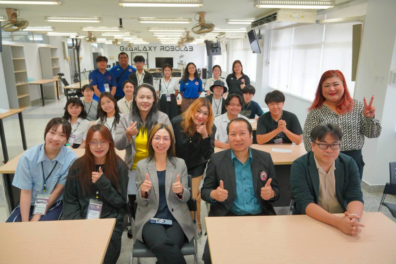 งานบริการวิชาการ วิจัยและนวัตกรรม คณะวิศวกรรมศาสตร์ นำทีมโดย ผู้ช่วยศาสตราจารย์ ดร.อนันต์ชัย อยู่แก้ว รองคณบดีฝ่ายวิจัยและพัฒนา ให้เกียรติมาเป็นประธานกล่าวเปิดโครงการฯ พร้อมทั้งผู้บริหารคณะฯ เจ้าหน้าที่สายสนับสนุน และนิสิตคณะวิศวกรรมศาสตร์ เข้าร่วมโครงการแลกเปลี่ยนทางวิชาการและวัฒนธรรม โดยมีการจัดกิจกรรม The Short-Term Student Exchange Program ในระหว่างวันที่ 31 สิงหาคม 2568 ถึง 13 กันยายน 2568