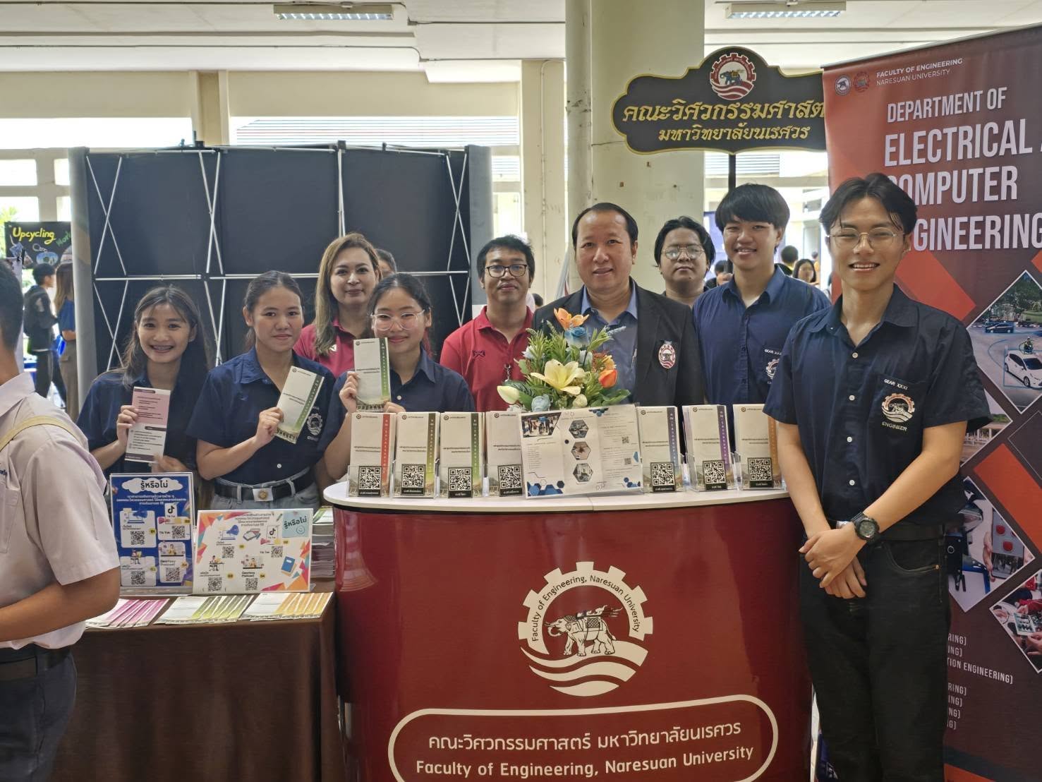 คณะวิศวกรรมศาสตร์ นำทีมโดย อาจารย์ภัคพงศ์ หอมเนียม รองคณบดีฝ่ายกิจการนิสิต พร้อมเจ้าหน้าที่ และนิสิต เข้าร่วมโครงการ Open House