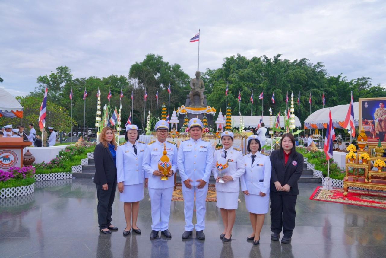คณะวิศวกรรมศาสตร์ นำโดย ดร.ปองพันธ์ โอทกานนท์ รองคณบดีฝ่ายวิชาการ, รองศาสตราจารย์ ดร.พนัส นัถฤทธิ์ ผู้ช่วยอธิการบดีฝ่ายโครงสร้างพื้นฐานและเทคโนโลยีสารสนเทศ พร้อมด้วยบุคลากร คณะวิศวกรรมศาสตร์ เข้าร่วมงานวันคล้ายวันสถาปนามหาวิทยาลัยนเรศวร 