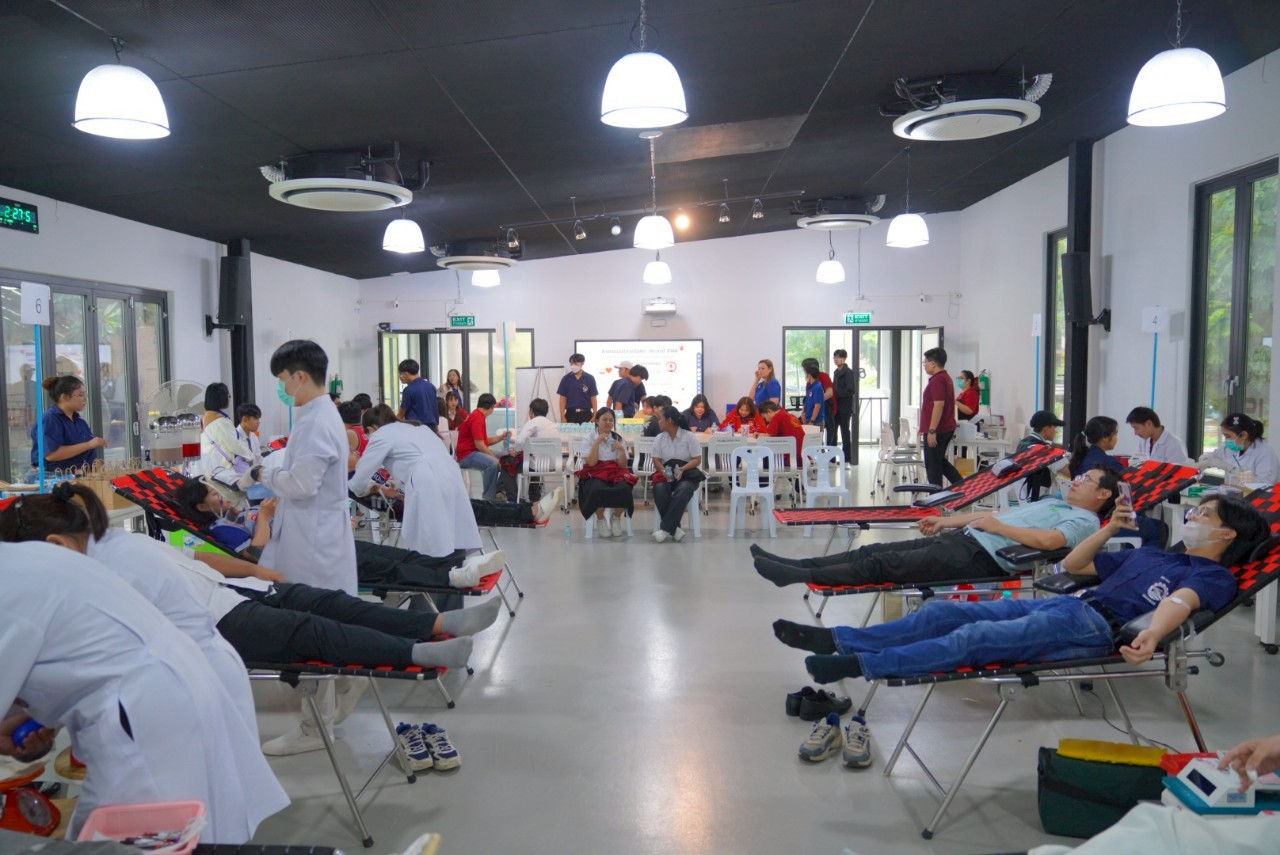งานกิจการนิสิตและศิษย์เก่าสัมพันธ์ คณะวิศวกรรมศาสตร์ ร่วมกับโรงพยาบาลมหาวิทยาลัยนเรศวร จัดกิจกรรมบริจาคโลหิต ประจำปี 2568 ณ ห้อง Gearlaxy Space