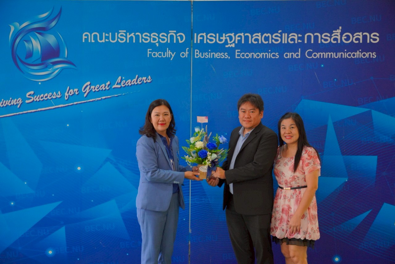 คณะวิศวกรรมศาสตร์ นำโดย ดร.ปองพันธ์ โอทกานนท์ รองคณบดีฝ่ายวิชาการ พร้อมด้วย คุณเพ็ญนภาผ่อง อินยงค์  หัวหน้างานธุรการ ร่วมเป็นเกียรติ และแสดงความยินดีในวันสถาปนาคณะบริหารธุรกิจ เศรษฐศาสตร์และการสื่อสาร มหาวิทยาลัยนเรศวร ก้าวสู่ปีที่ 33