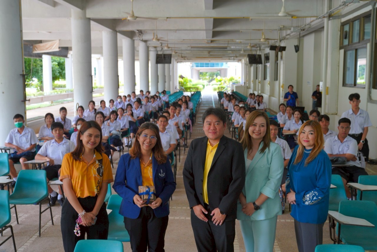 คณะวิศวกรรมศาสตร์ นำทีมโดย ดร.ปองพันธ์ โอทกานนท์  รองคณบดีฝ่ายวิชาการ พร้อมทั้งบุคลากรสายวิชาการ บุคลากรสายสนับสนุน และครูช่าง ให้การต้อนรับคณะครู และนักเรียนห้องเรียนพิเศษวิทยาศาสตร์ คณิตศาสตร์ เทคโนโลยี และสิ่งแวดล้อม (SMTE) โรงเรียนอุดมดรุณี จังหวัดสุโขทัย