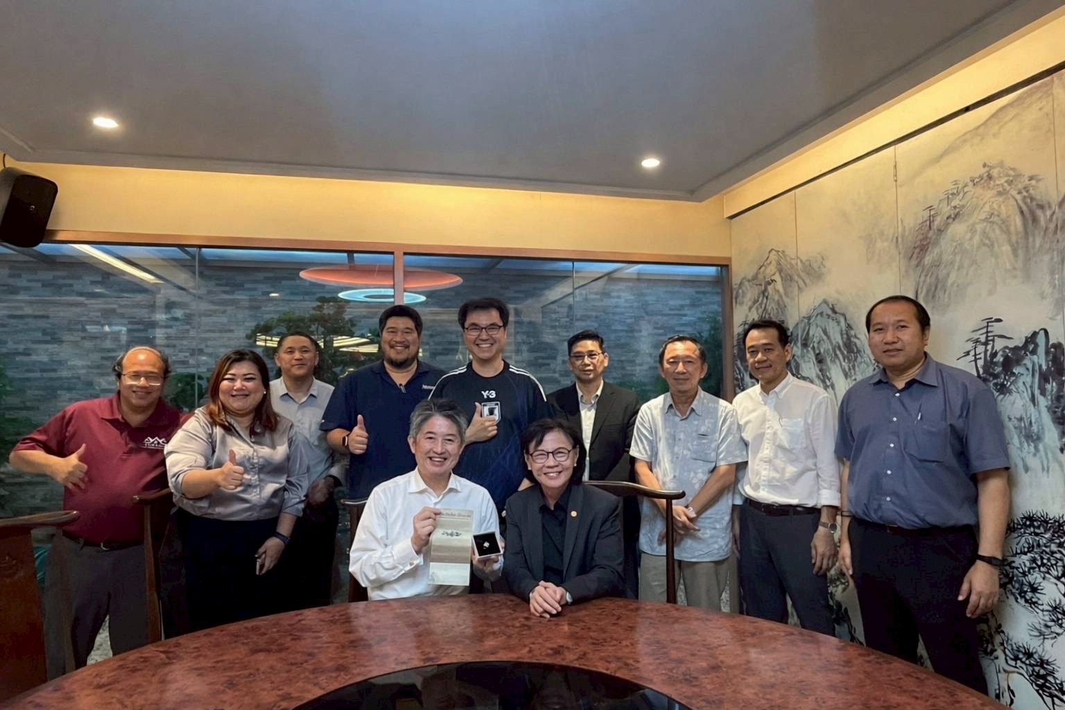 คณะวิศวกรรมศาสตร์ มหาวิทยาลัยนเรศวร ได้จัดงานเลี้ยงรับรองเพื่อร่วมแสดงความยินดีแก่ Professor Dr. Taikan Oki ในโอกาสได้รับพระราชทานปริญญาปรัชญาดุษฎีบัณฑิตกิตติมศักดิ์ สาขาวิชาวิศวกรรมโยธา ประจำปี พ.ศ. 2568
