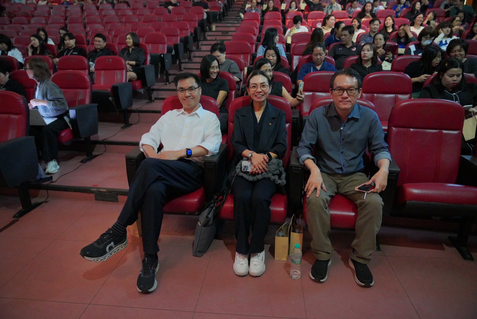  คณะวิศวกรรมศาสตร์ นำโดย ผู้ช่วยศาสตราจารย์ ดร.กำพล ทรัพย์สมบูรณ์ คณบดีคณะวิศวกรรมศาสตร์ คณะผู้บริหาร และเจ้าหน้าที่คณะวิศวกรรมศาสตร์ เข้าร่วมกิจกรรมเวทีผู้บริหารพบประชาคม ครั้งที่ 1 ประจำปีงบประมาณ 2569