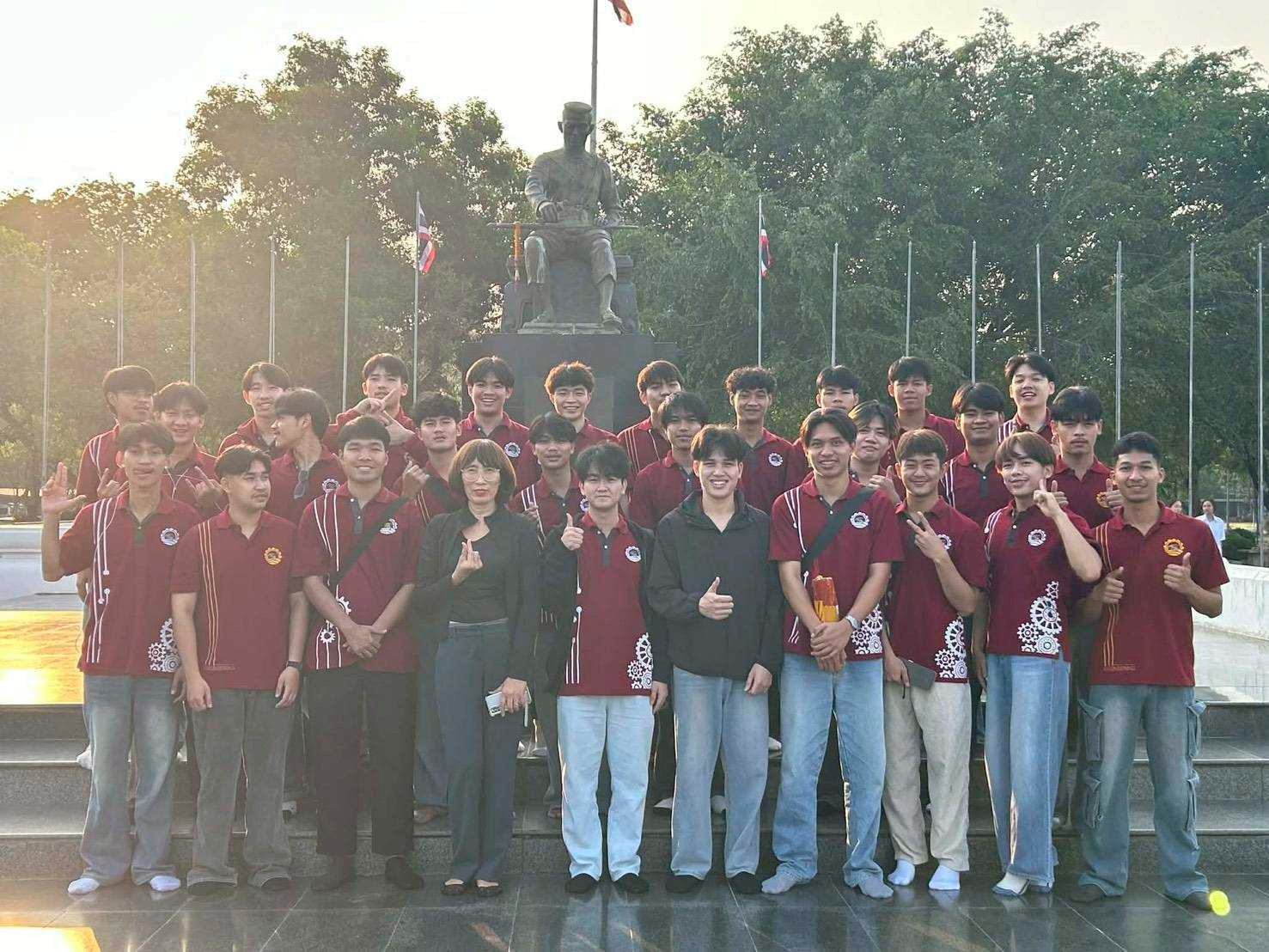 มหาวิทยาลัยนเรศวรได้นำนิสิตเข้าร่วมโครงการกีฬาวิศวกรรมศาสตร์แห่งประเทศไทย ในระหว่างวันที่ 14 - 18 มีนาคม 2569 ณ คณะวิศวกรรมศาสตร์ มหาวิทยาลัยขอนแก่น เพื่อเข้าร่วมการแข่งขันกีฬาเกียร์สัมพันธ์ ครั้งที่ 31 “ไดโนเกมส์”