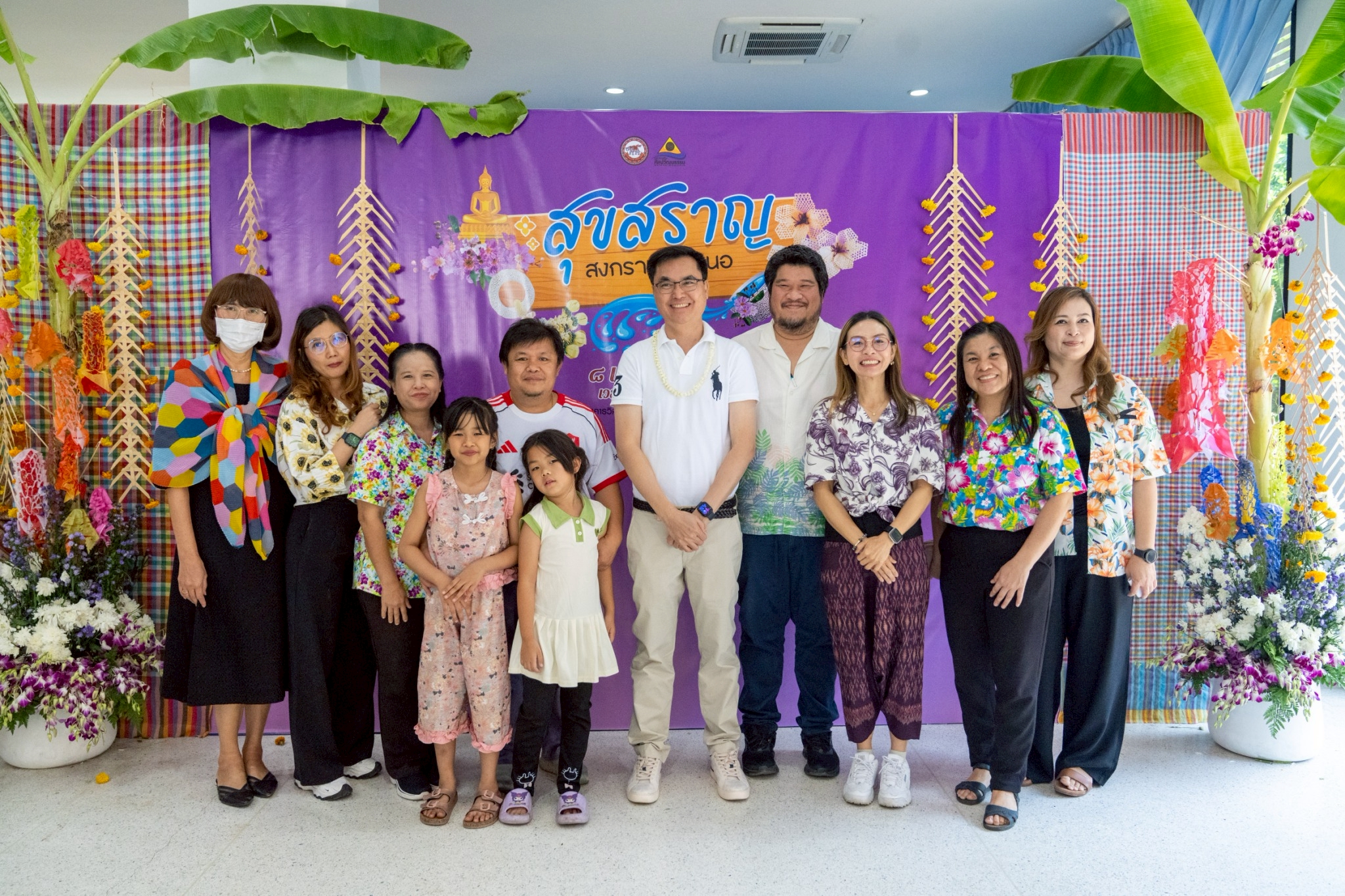 ผู้ช่วยศาสตราจารย์ ดร.กำพล ทรัพย์สมบูรณ์คณบดีคณะวิศวกรรมศาสตร์ นำทีมผู้บริหาร และบุคลากรคณะวิศวกรรมศาสตร์ เข้าร่วมโครงการสืบสานประเพณีสงกรานต์ ประจำปี 2569 