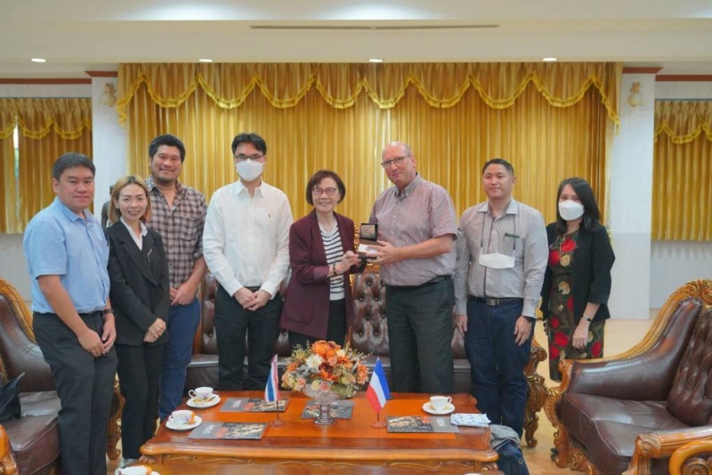 คณะวิศวกรรมศาสตร์ นำ Asst. Prof. Dr. Dinand Alkema จาก University of Twente ประเทศเนเธอร์แลนด์ เข้าพบ รองศาสตราจารย์ ดร. ศรินทร์ทิพย์ แทนธานี รักษาราชการแทนอธิการบดีมหาวิทยาลัยนเรศวร