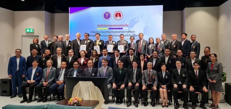 ผู้ช่วยศาสตราจารย์ ดร.กำพล  ทรัพย์สมบูรณ์ คณบดีคณะวิศวกรรมศาสตร์ มหาวิทยาลัยนเรศวร พร้อมด้วยดร.ปองพันธ์ โอทกานนท์ รองคณบดีฝ่ายวิชาการ  ร่วมเป็นเกียรติในพิธีลงนามบันทึกข้อตกลงความร่วมมือทางวิชาการระหว่าง 